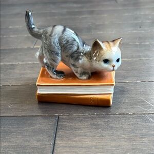 Bonne China Vintage Gray Cat on Books Figure